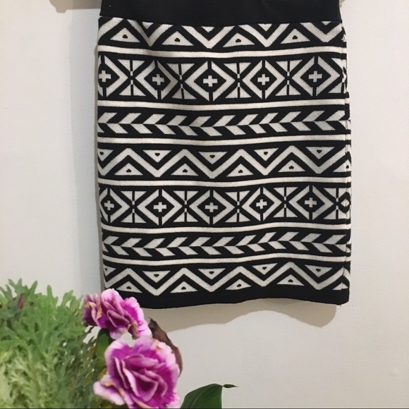 Aztec pattern skirt - Picture 2 of 2